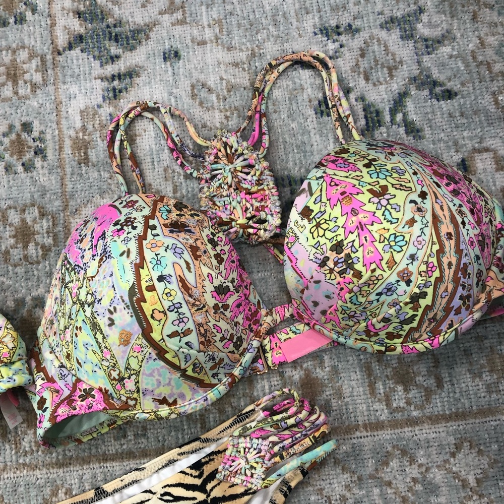 Victoria’s Secret bikini top